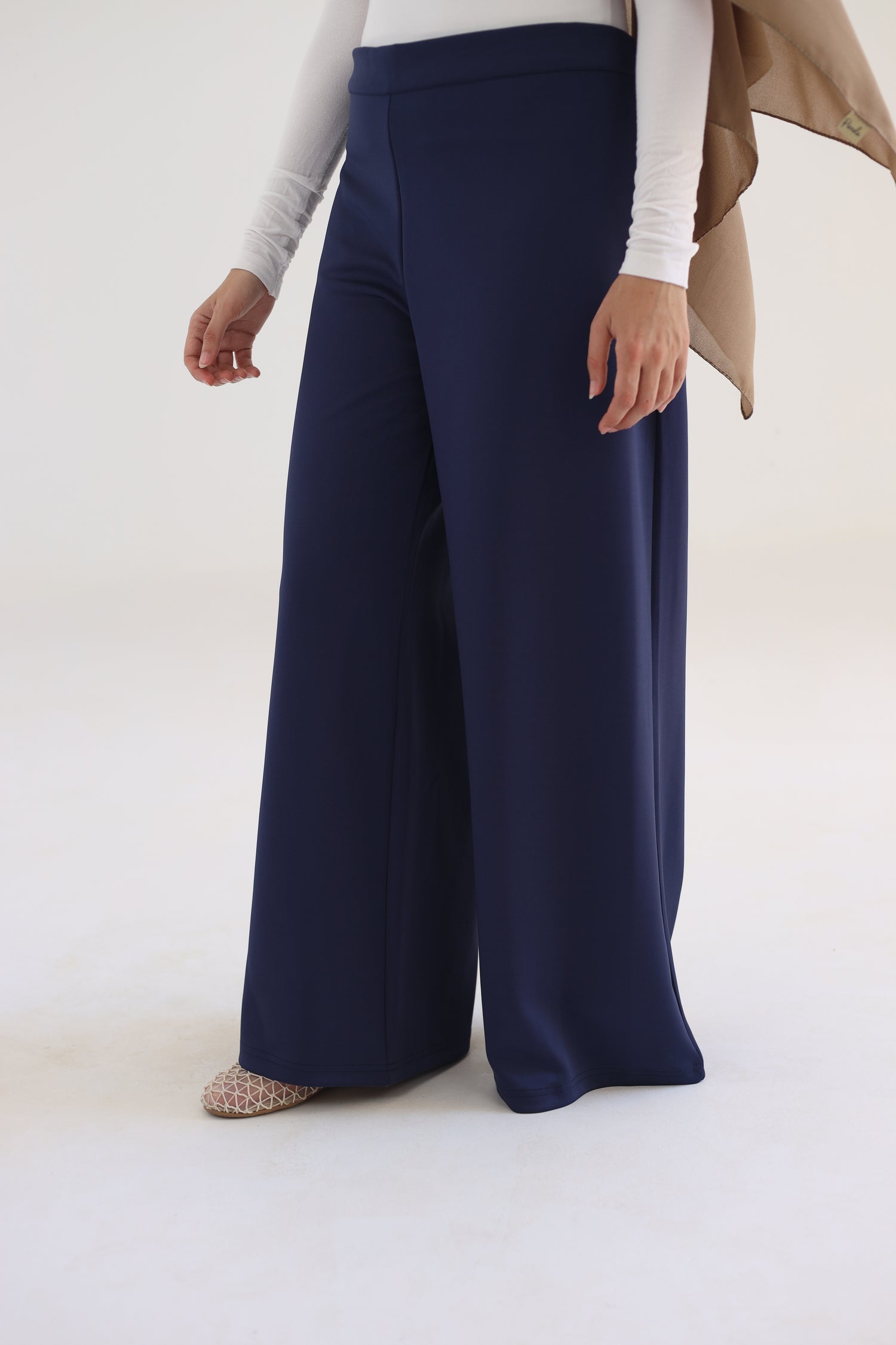 Legan Wide Leg Pants